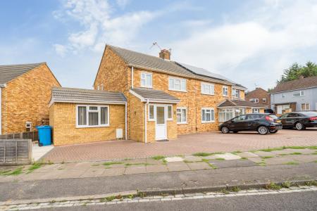 4 bedroom Semi-detached house for sale in Queensway, Maidenhead, SL6