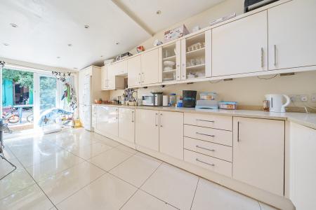 3 bedroom End of terrace house for sale in Windmill Road, Slough, SL1