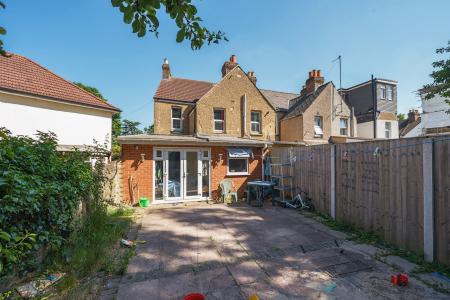 3 bedroom End of terrace house for sale in Windmill Road, Slough, SL1