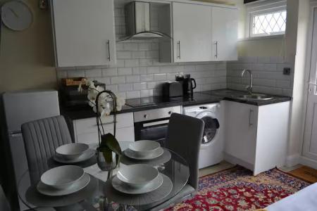 1 bedroom Flat to let in Amerden Lane, Taplow, SL6