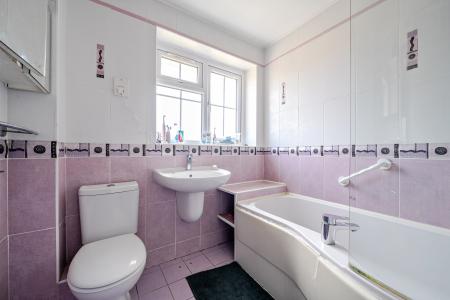 4 bedroom Detached house to let in Brookdene Close, Maidenhead, SL6