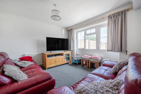 4 bedroom Detached house to let in Brookdene Close, Maidenhead, SL6