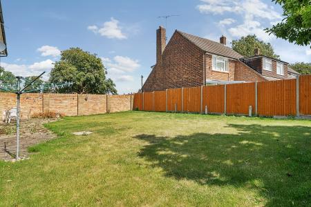 4 bedroom Detached house to let in Brookdene Close, Maidenhead, SL6