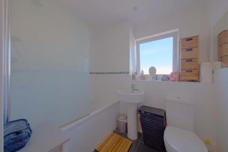 2 bedroom Flat to let in Havergate Way, Reading, RG2