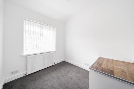 3 bedroom Terraced House to let in Lydsey Close, Slough, SL2