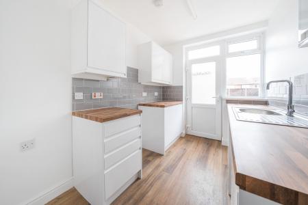 3 bedroom Terraced House to let in Lydsey Close, Slough, SL2