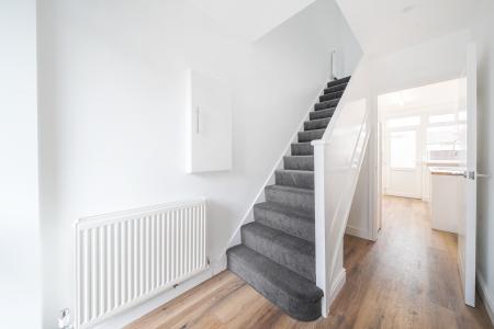 3 bedroom Terraced House to let in Lydsey Close, Slough, SL2