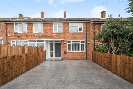 3 bedroom Terraced House to let in Lydsey Close, Slough, SL2