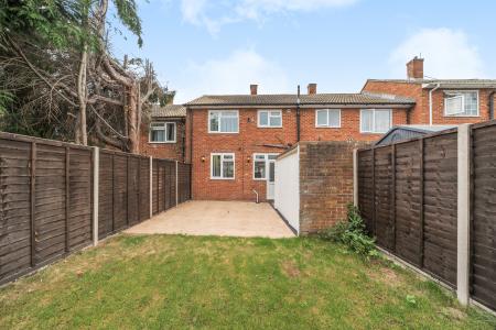 3 bedroom Terraced House to let in Lydsey Close, Slough, SL2