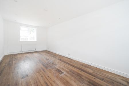 3 bedroom Terraced House to let in Lydsey Close, Slough, SL2