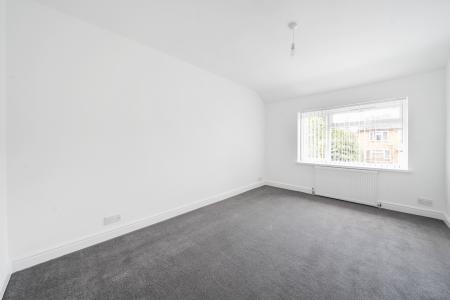 3 bedroom Terraced House to let in Lydsey Close, Slough, SL2