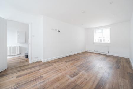 3 bedroom Terraced House to let in Lydsey Close, Slough, SL2