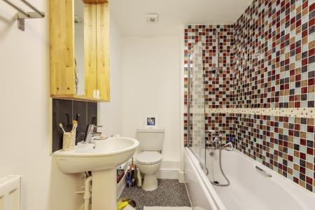 2 bedroom Flat to let in Burghley Court, Maidenhead, SL6