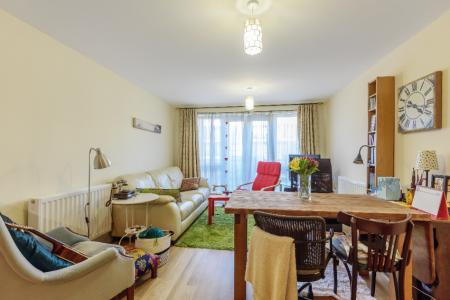 2 bedroom Flat to let in Burghley Court, Maidenhead, SL6