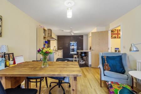 2 bedroom Flat to let in Burghley Court, Maidenhead, SL6