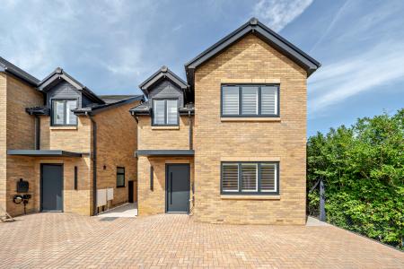 1 bedroom Detached house to let in Courthouse Road, Maidenhead, SL6