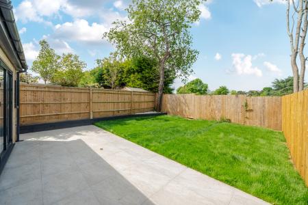 4 bedroom Detached house to let in Courthouse Road, Maidenhead, SL6