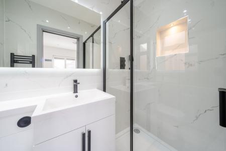 4 bedroom Detached house to let in Courthouse Road, Maidenhead, SL6