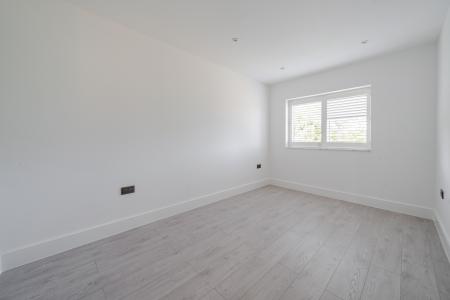 4 bedroom Detached house to let in Courthouse Road, Maidenhead, SL6