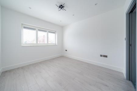 4 bedroom Detached house to let in Courthouse Road, Maidenhead, SL6