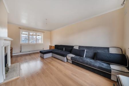 3 bedroom Terraced House to let in Quinbrookes, Slough, SL2