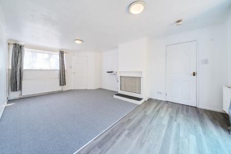 3 bedroom Semi-detached house to let in Wellhouse Road, Maidenhead, SL6