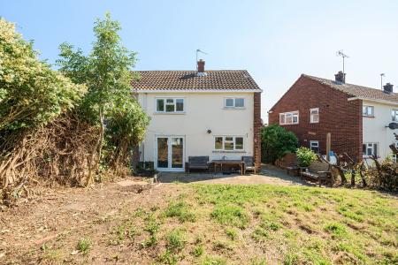 3 bedroom Semi-detached house to let in Wellhouse Road, Maidenhead, SL6