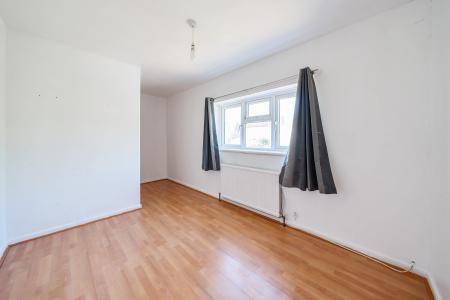 3 bedroom Semi-detached house to let in Wellhouse Road, Maidenhead, SL6