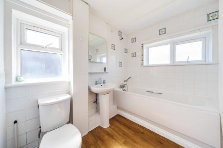 3 bedroom Semi-detached house to let in Wellhouse Road, Maidenhead, SL6