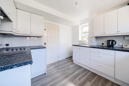 3 bedroom Semi-detached house to let in Wellhouse Road, Maidenhead, SL6