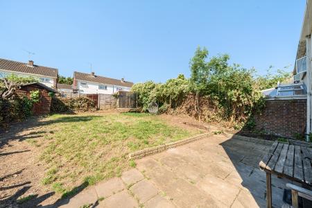 3 bedroom Semi-detached house to let in Wellhouse Road, Maidenhead, SL6