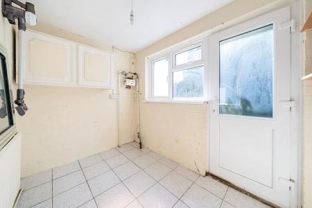 3 bedroom Semi-detached house to let in Wellhouse Road, Maidenhead, SL6