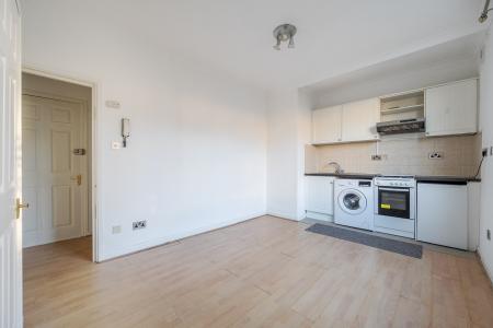 0 bedroom Studio flat to let in Hencroft Street, Slough, SL1
