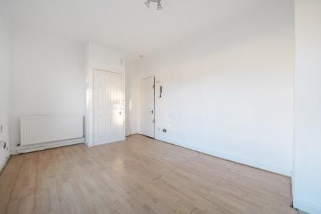 0 bedroom Studio flat to let in Hencroft Street, Slough, SL1