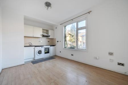 0 bedroom Studio flat to let in Hencroft Street, Slough, SL1