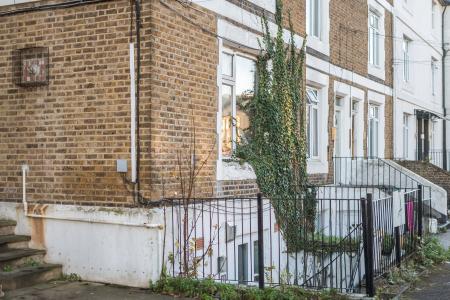 0 bedroom Studio flat to let in Hencroft Street, Slough, SL1