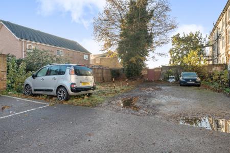 0 bedroom Studio flat to let in Hencroft Street, Slough, SL1