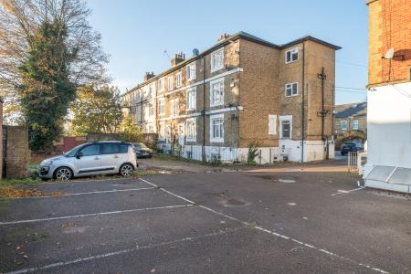 0 bedroom Studio flat to let in Hencroft Street, Slough, SL1