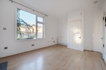 0 bedroom Studio flat to let in Hencroft Street, Slough, SL1