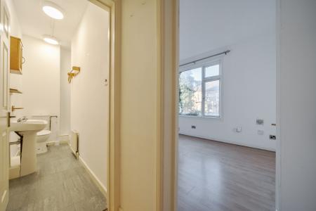 0 bedroom Studio flat to let in Hencroft Street, Slough, SL1