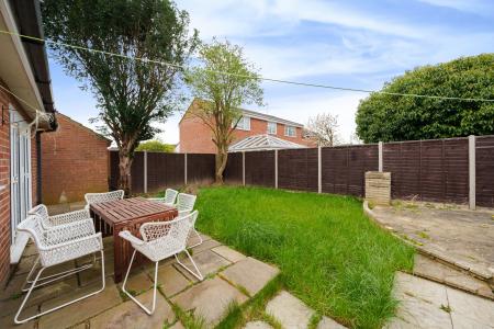 4 bedroom Detached house to let in Bedford Close, Maidenhead, SL6