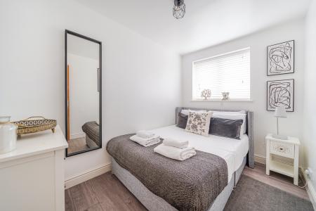 4 bedroom Detached house to let in Bedford Close, Maidenhead, SL6