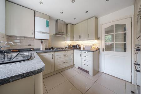 4 bedroom Detached house to let in Bedford Close, Maidenhead, SL6