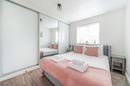 4 bedroom Detached house to let in Bedford Close, Maidenhead, SL6