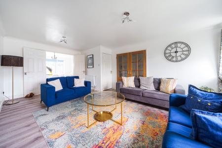 4 bedroom Detached house to let in Bedford Close, Maidenhead, SL6