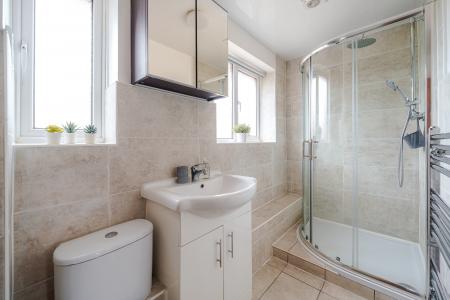 4 bedroom Detached house to let in Bedford Close, Maidenhead, SL6