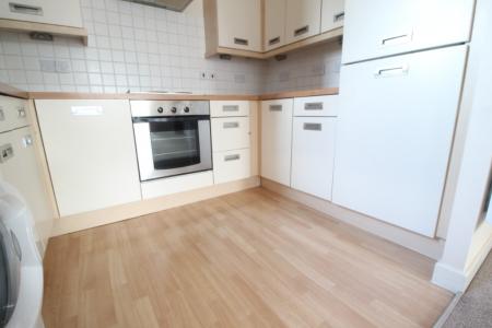 1 bedroom Flat to let in Bath Road, Slough, SL1