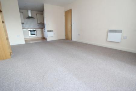 1 bedroom Flat to let in Bath Road, Slough, SL1