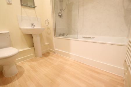 1 bedroom Flat to let in Bath Road, Slough, SL1