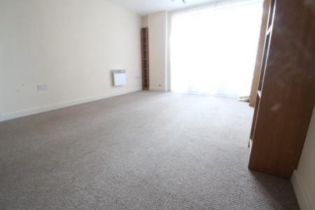 1 bedroom Flat to let in Bath Road, Slough, SL1